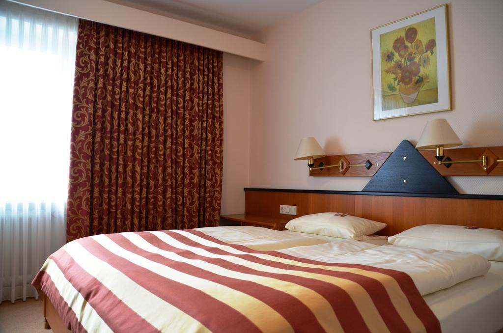 Hotel Exquisit Minden  Bagian luar foto