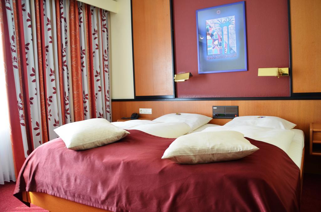 Hotel Exquisit Minden  Bagian luar foto